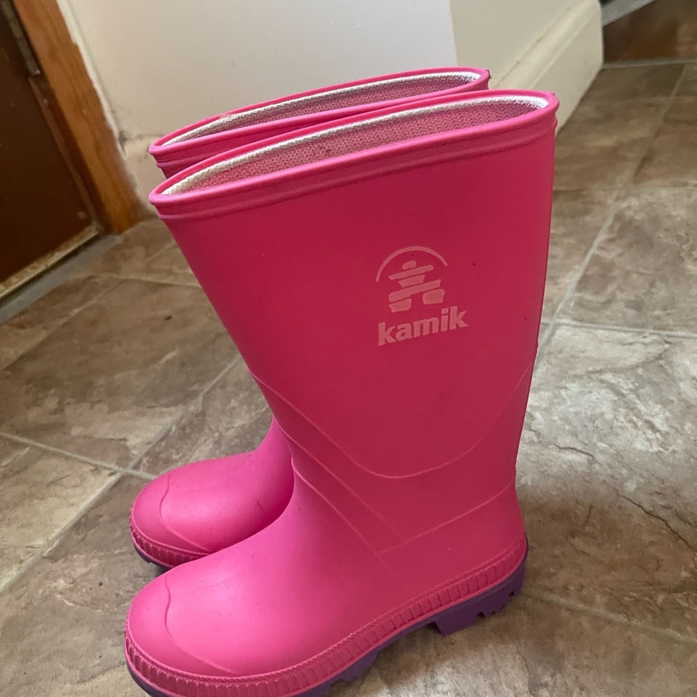 Kamik girls rain boots…worn once in perfect condition.